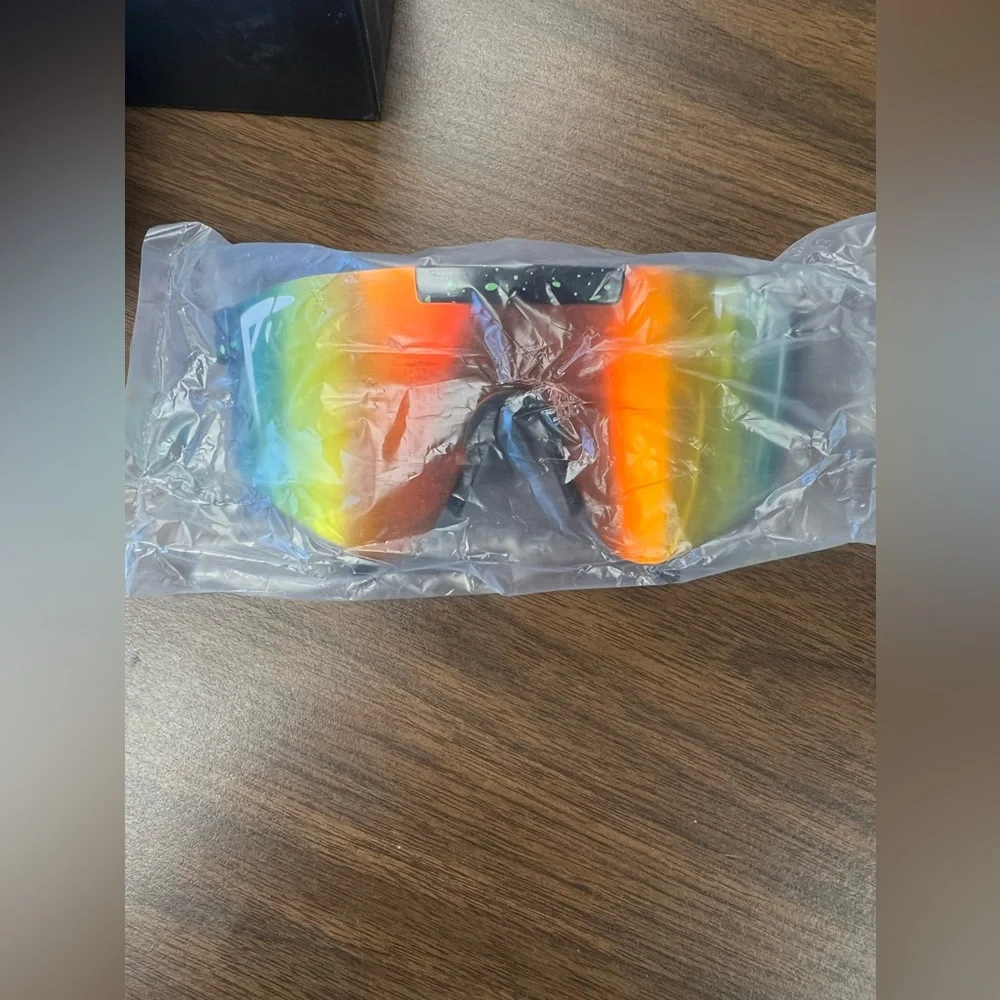 AgoKud Polarized Sunglasses. Sports colored.